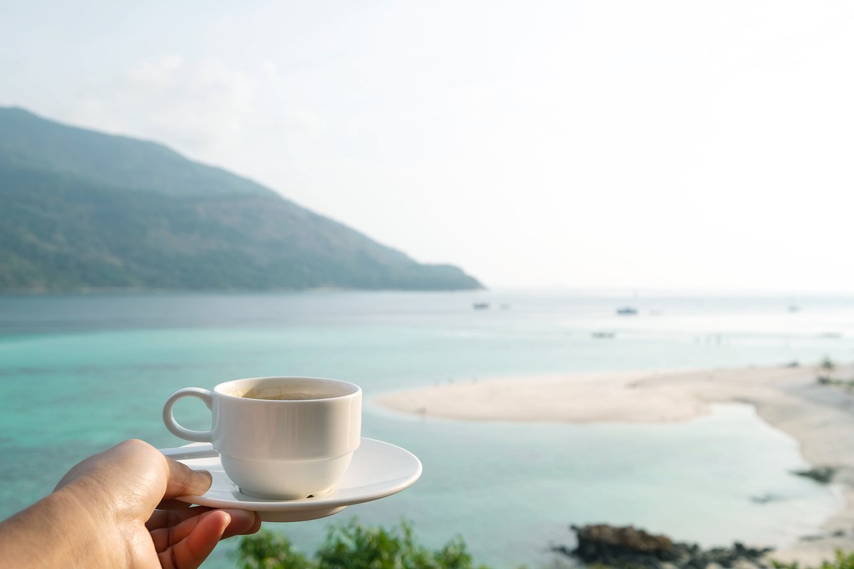 beesh738's tweet photo. Lazy Sunday afternoon with a warm coffee and my favorite playlist—this is the kind of slow, perfect vibe I need to recharge https://t.co/nabivlNawO
