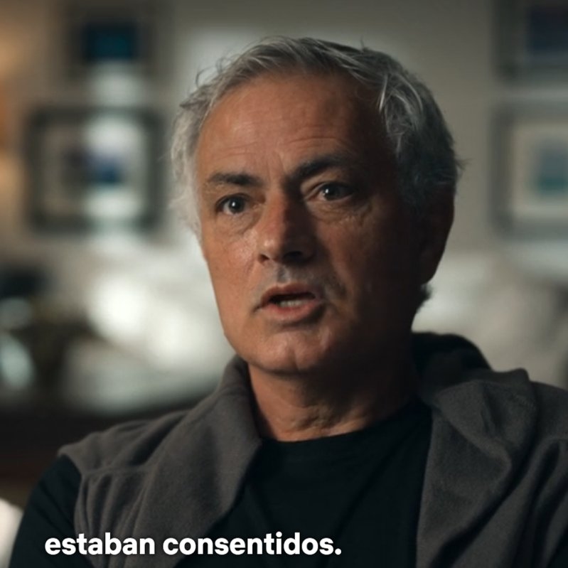 MadridSports_'s tweet photo. 🗣️ MOURINHO habla de CASILLAS y el Real Madrid que se encontró en 2010 en su nuevo documental en Netflix:

1⃣ "Las tres primeras veces que hablé con Iker, el capitán, lo primero que me dijo fue: 'Vengo a pedir más VACACIONES para los jugadores de la Selección"

2⃣ "La segunda vez que habló conmigo me pidió que RETRASARA los entrenamientos UNA HORA porque, a la hora que yo quería entrenar, había mucho TRÁFICO en Madrid"

3⃣ "La tercera vez que hablamos me dijo: 'No queremos ir al hotel. Preferimos vernos el día de partido e ir directamente al estadio a jugar"

💥 En poco tiempo me di cuenta de que estaban CONSENTIDOS"