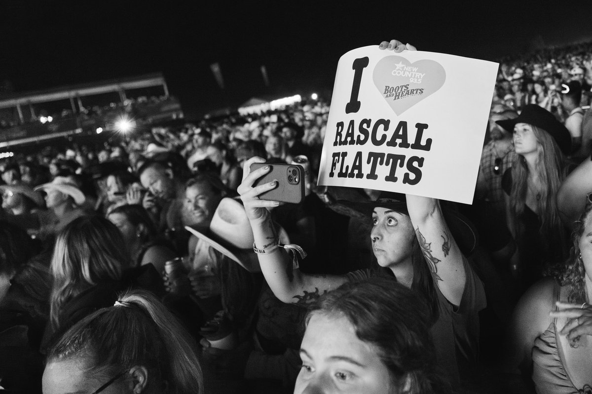rascalflatts's tweet photo. Oh Canada, a time was had!!!🔥 Thanks for having us @BootsandHearts Festival! / 📸 Evan De Stefano https://t.co/s2gsal8MIs
