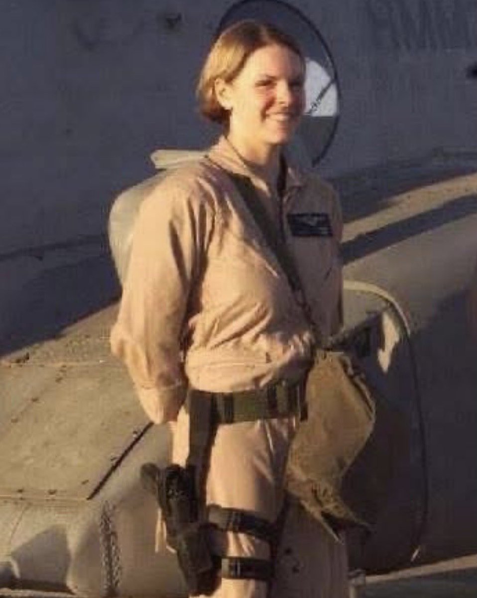 SoldiersWhisper's tweet photo. 🇺🇸 Captain Jennifer Harris, 28, was supposed to touch down in California after completing her third combat tour but never made it 🕊️

She was the lone female pilot of the Marines's legendary Purple Foxes helicopter squadron. Rest peacefully, Marine!
#USMC #MilitaryTuesday #RIP https://t.co/f9bf3TVs5j