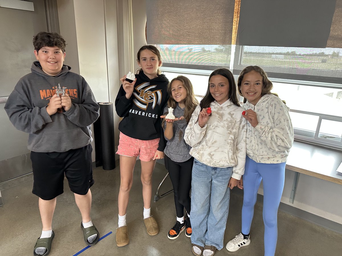 RuralTechFund's tweet photo. In Mr. Lohrding's classroom in Greensburg, KS, a 3D printer is making an impact! Students are designing Shark Tank products, creating focus tools, and making fidgets for the resource room. Students are even asking to join Cade’s class next semester! https://t.co/gNC0IB32T9