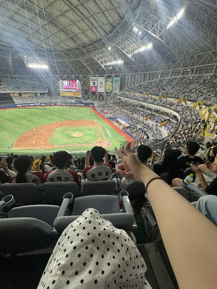6von11's tweet photo. 주인공은 바로 너 ~ ~~ https://t.co/uJxyInaAha
