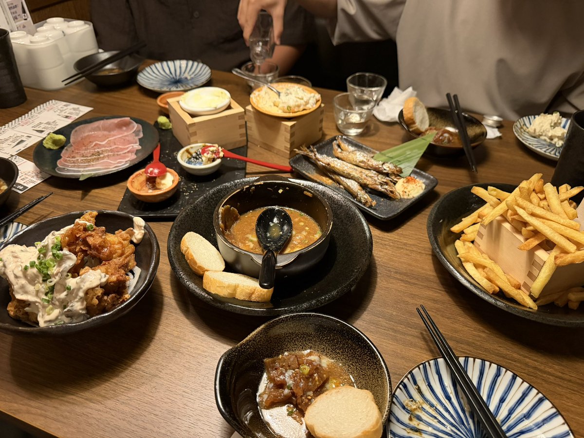 Panther_ys's tweet photo. 研究室同期で久々の梅田飲み！
一先ず最高か https://t.co/2m3c2he6CU