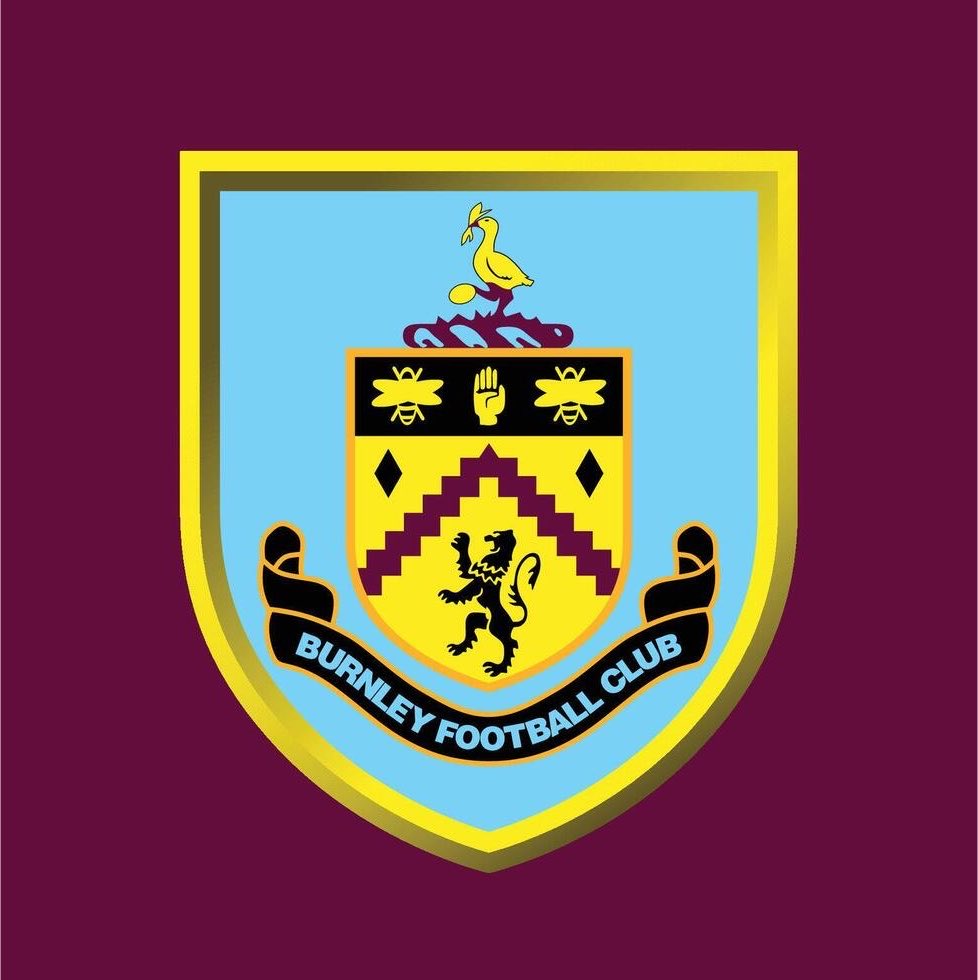 FabrizioRomano's tweet photo. 🚨🟣 EXCLUSIVE: Burnley agree deal to sign Max Alleyne as new centre back from Manchester City, here we go!

Deal done on straight loan, no buy option clause included. Back to #MCFC in June 2027.

Alleyne will undergo medical tomorrow. #burnleyfc https://t.co/5Ly4nKYjY0