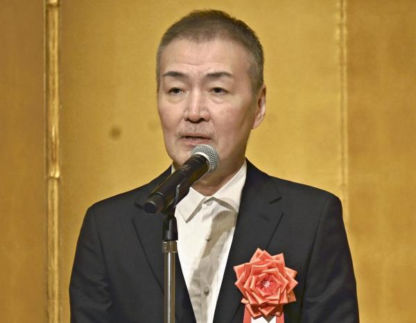solusibukucom's tweet photo. Fun fact

Karakter Yukawa Manabu (Detective Galileo) diciptakan terinspirasi dari Doraemon.

Keigo Higashino menjelaskan bahwa ia butuh karakter seperti Doraemon. Saat Nobita mendapat masalah, Doraemon bisa mengeluarkan alat yang terlihat mustahil. Kemudian alat itu menyelasaikan masalah yang ada.

Yukawa melakukan hal yang kurang lebih sama secara naratif, tetapi dalam dunia yang  lebih realistis. Ia membongkar fenomena menggunakan fisika, matematika, eksperimen, dan logika.