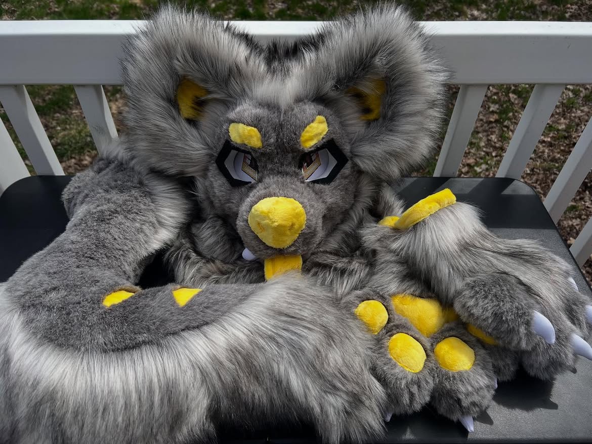 Pawfect_Studio's tweet photo. The final head, tail, and paws are complete. So happy to finally see this beauty come together! 
Here’s the finished fursuit partialo fully completed and ready to shine

Commission are OPEN💌

#Furryfandom #furrycommunity #Furry #fursuit #fursuiting #fursuitmaker #furrycommunity https://t.co/rNqXbav8X8