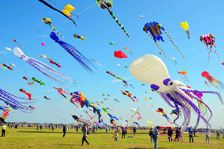 UpdatesChennai's tweet photo. TamilNadu Kite Festival is back for 2026...🥳🪁
📅 August 14-16
📍Mamallapuram https://t.co/ZRUBq5PfKr