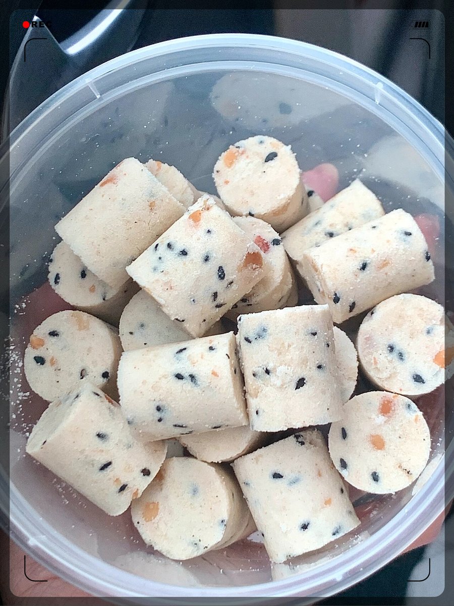 LLittleRage's tweet photo. Sharing these crispy matcha rice crackers with my favorite people today  Game night just got way more delicious! Who’s joining， https://t.co/bVjVrn4OGB