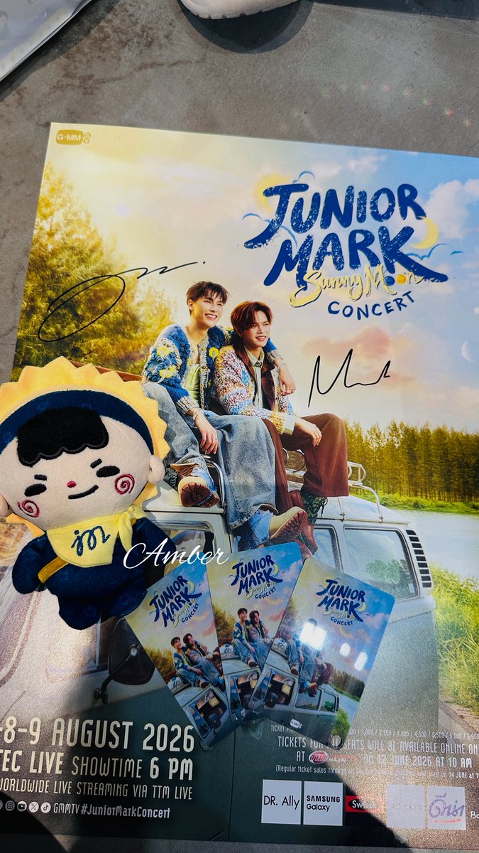 amber_xuss's tweet photo. #JuniorMarkConcert l love you 🌞🌛✨ https://t.co/O8hqBLl3bv