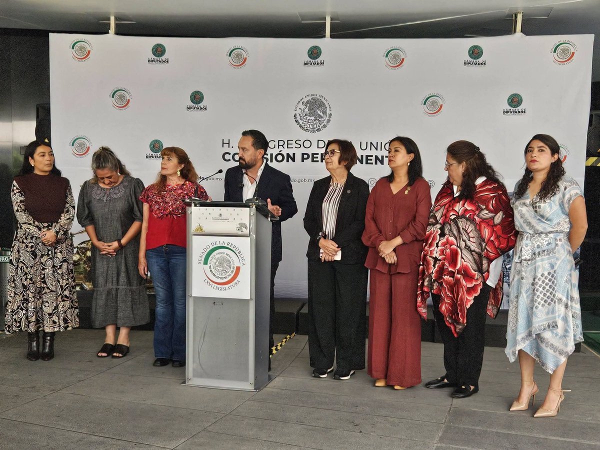 AlmaRosaGto's tweet photo. 📢 Desde la #ComisiónPermanente del #Senado seguimos trabajando con información, resultados y compromiso con el pueblo de #México.

Frente a la desinformación, respondemos con hechos y acciones que ponen al bienestar, la justicia social y las oportunidades en el centro. 🇲🇽 https://t.co/fQKWkamPeY