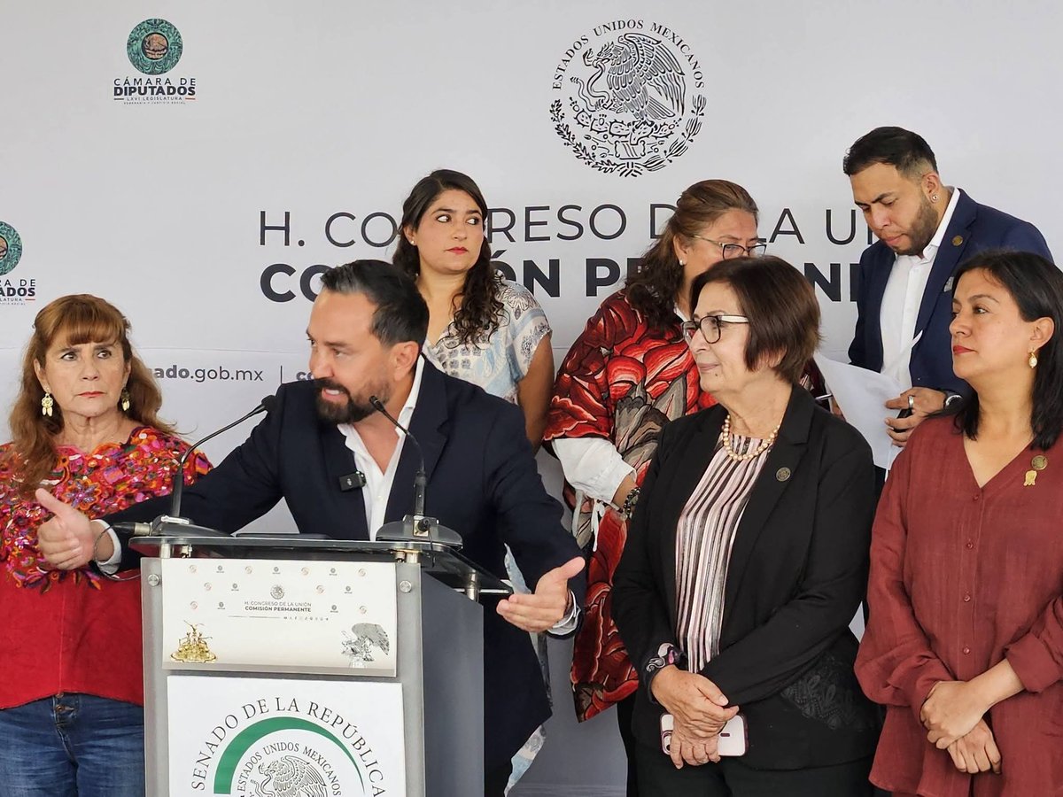 AlmaRosaGto's tweet photo. 📢 Desde la #ComisiónPermanente del #Senado seguimos trabajando con información, resultados y compromiso con el pueblo de #México.

Frente a la desinformación, respondemos con hechos y acciones que ponen al bienestar, la justicia social y las oportunidades en el centro. 🇲🇽 https://t.co/fQKWkamPeY