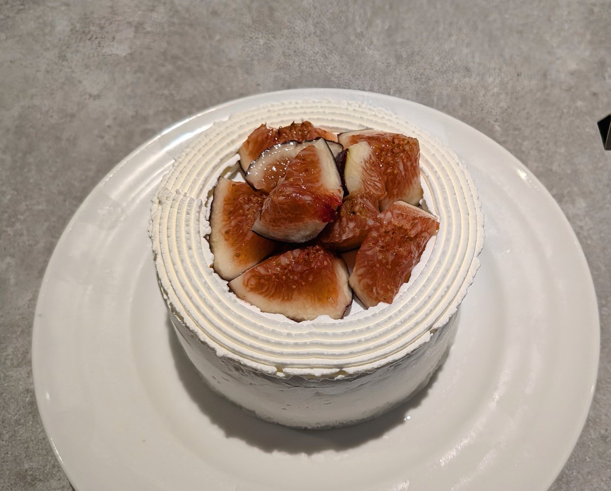sangosangou's tweet photo. 予約取れたの、奇跡。

︎︎⟡いちじくとバニラみるくの
    ショートケーキ

︎︎⟡ももとすもも
    カスタードエスプーマ

もちろんすばらしく美味しい。

こうしてまた日本で食べられて幸せ。
いつかメルボルンへ行くんだ!!て思ってた。

ちょっと遠いけどまた来ます🙏

#かき氷  #SebastianLabo https://t.co/l75rMFGyD2