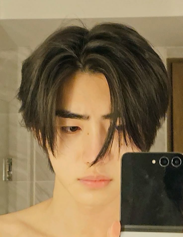 enhaonly01's tweet photo. All other bg fandoms see their favs whole upper body frequently, but Engenes see shoulders and the whole tl is crashing out.  It’s so funny 😂

We have 2/6 shoulders now. Which member is next? 🤔 https://t.co/kbchnTWQ0T