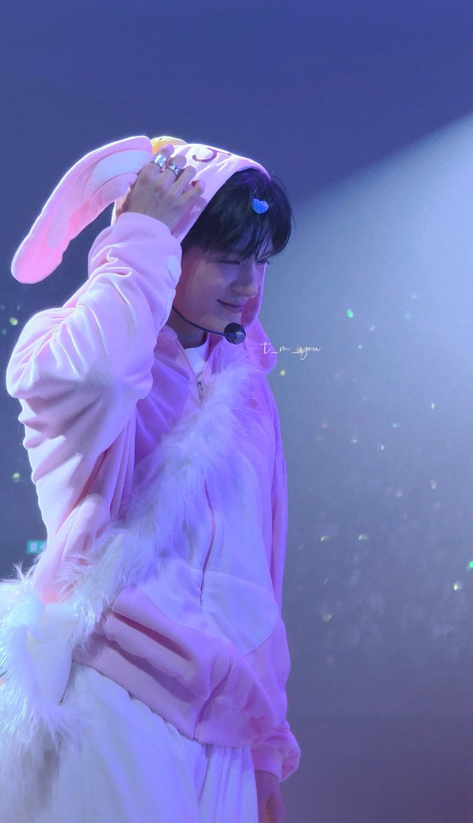 jenoleeader's tweet photo. i love you puppybunny jeno https://t.co/dzvYdF8Jcd