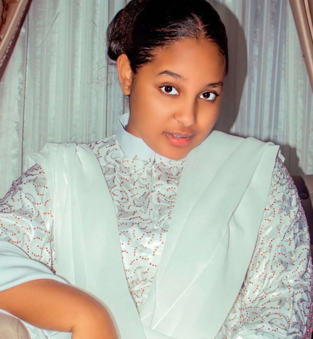teemerh_darlin's tweet photo. My WhatsApp number is 
+234704 483 8483 https://t.co/gRBg83OPx1