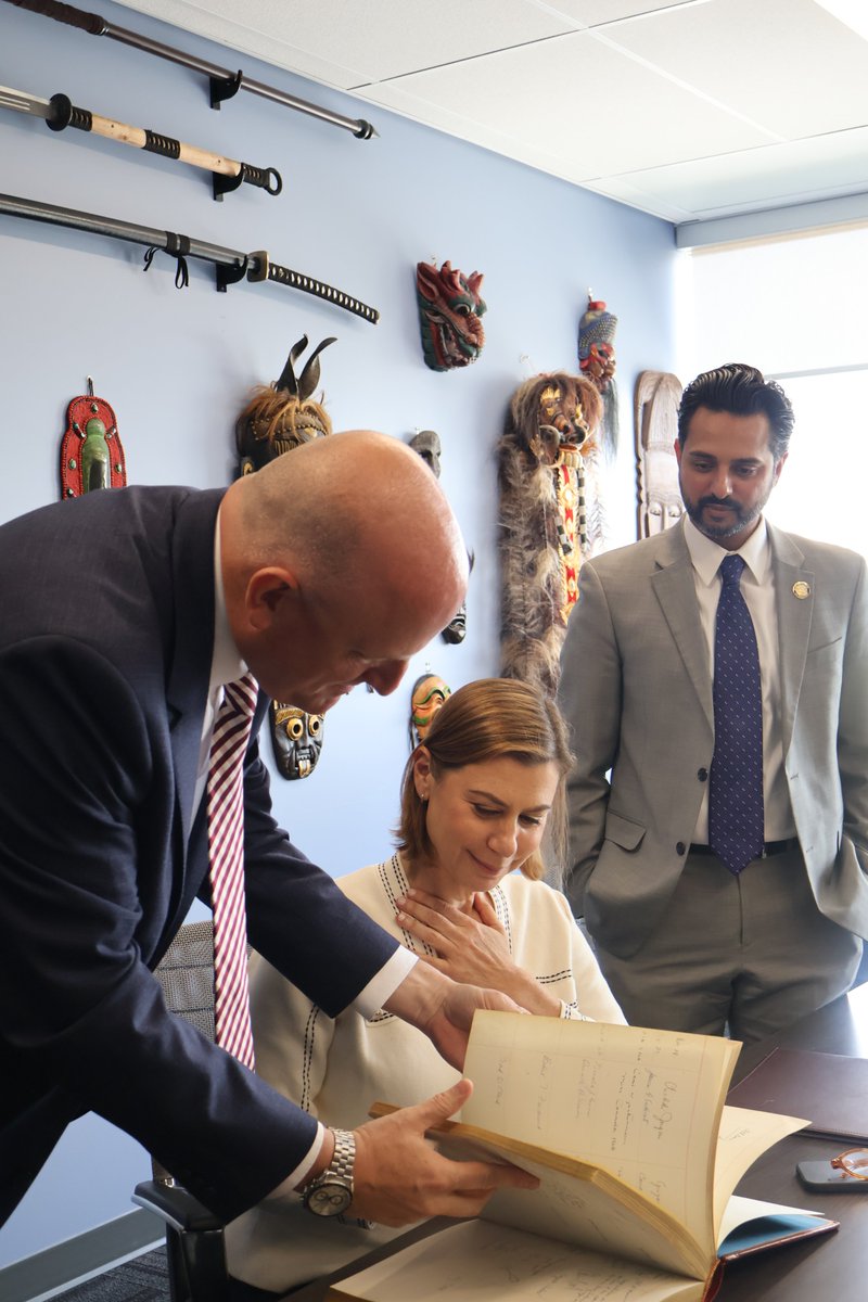 drewdilkens's tweet photo. “Those of us who believe in a strong U.S.-Canada relationship have a responsibility to double down and show people here that that’s [U.S. President Donald Trump] not the only voice. Our relationship is going to endure long beyond this president… Those ties took a long time to build, and they’re going to take a lot more than Donald Trump to break.”

It was meaningful for Gordon Orr – CEO of @_investwe  and @TWEPI – to join together to welcome Democratic @SenatorSlotkin to Windsor City Hall yesterday. We discussed the long-lasting bond between our nations, the good work being done by many to sustain and strengthen the relationship, the ties of family, work and supply chains that have helped to build up our deeply integrated supply chain, and our hopes for the future of trade and other relations between our two countries.