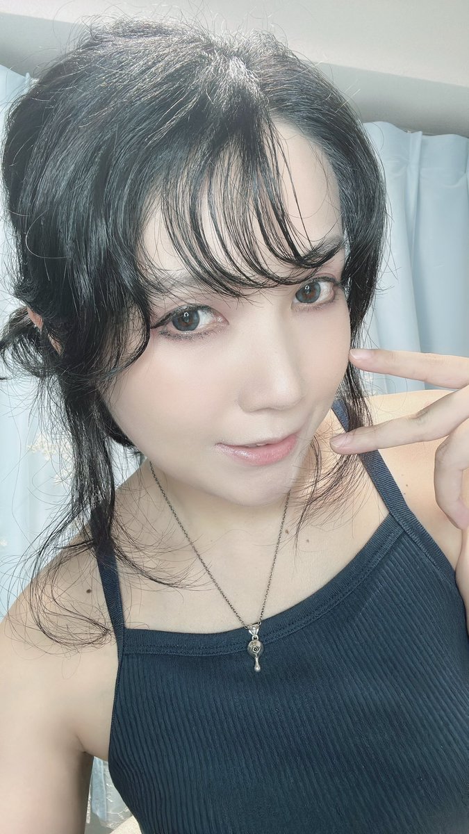 ICHINOSE_CRASH's tweet photo. 🎂08.12🎂

YouTube Liveありがとうございました✨
そしてお誕生日のお祝いもたくさんありがとう〜！！
今年も皆様のお陰で歳を重ねることができました💙

まだまだ曲を作ったりベースを弾いたり歌を歌ったりして、みんなと過ごす場所を作っていけたらいいなと思ってます✨これからも一緒に私の音楽を楽しんでくれたら嬉しいです。