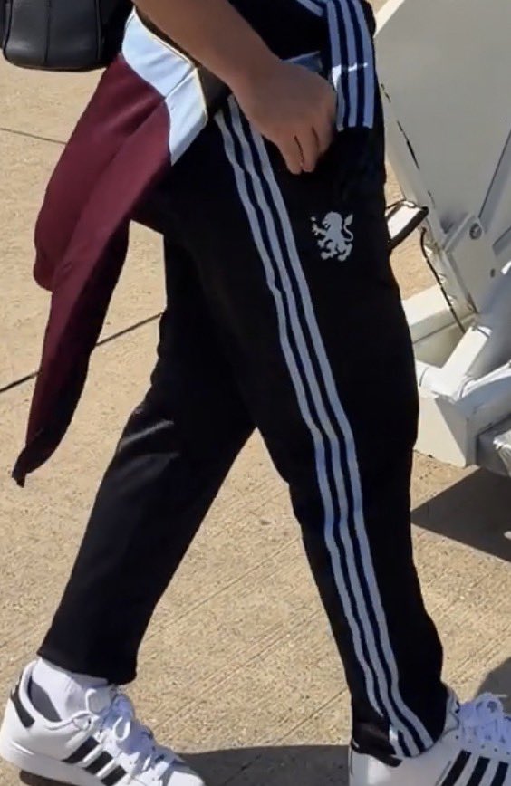 JUSTIN_AVFC_'s tweet photo. This gear !!! When’s it out?? https://t.co/dGQFRlOTv5