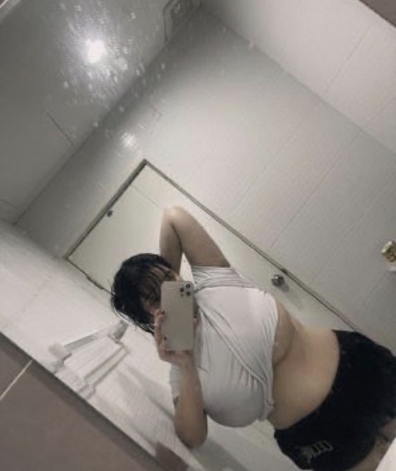 kemerciozlm's tweet photo. 白豚のすっぽんぽんはコメント欄 https://t.co/Y2zD7fGIeL