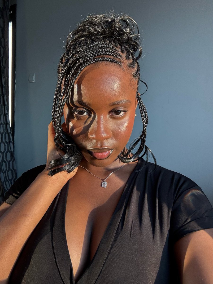 everythingsonia's tweet photo. 🤳🖤 https://t.co/l1B1U83EZv