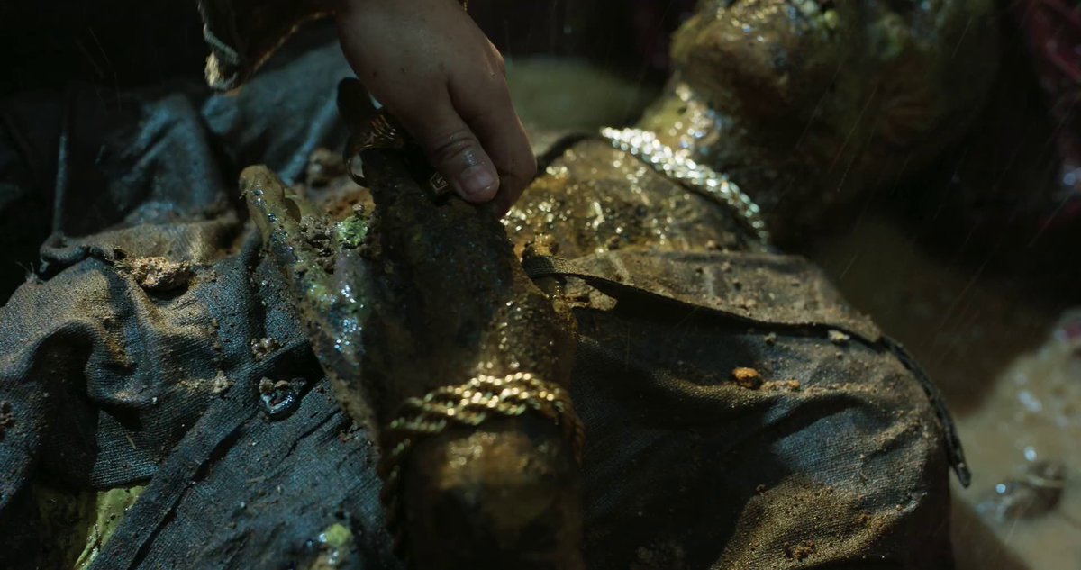 rsy_visuals's tweet photo. The young raya takes the ring and chain from the skeleton.
But whose skeleton is it? 👀
What’s your theory?
#ToxicTrailer #ToxicTheMovie https://t.co/VNKuAULVwt