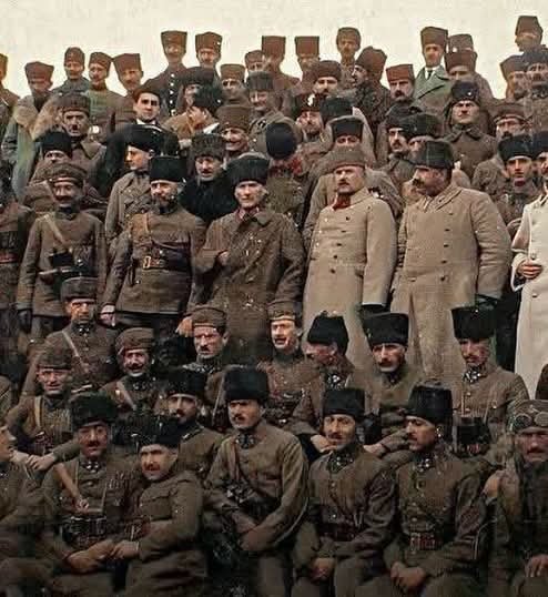 ececim193185's tweet photo. Bu vatan için şehit olanlar haklarını helal etmesin,yazık bu milletin halkına girenlere lanet olsun,kalbimiz acıyor, bütün partiler aynı , hepsi vatan haini,ne desek az kalıyor,yazıklar olsun.     Ne mutlu Türküm diyene 🇹🇷🇹🇷🇹🇷🇹🇷 https://t.co/zBo4rLmlxw