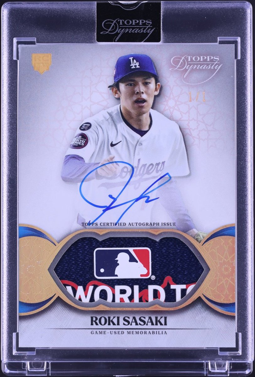 SportsCardInv's tweet photo. The patch in this Roki Saski card🤩 

This 2025 Topps Dynasty Special Event Gold Roki Sasaki Rookie MLB Logo Patch Auto 1/1 just sold for $29K 👀🔥 https://t.co/KfPLuSc7L4