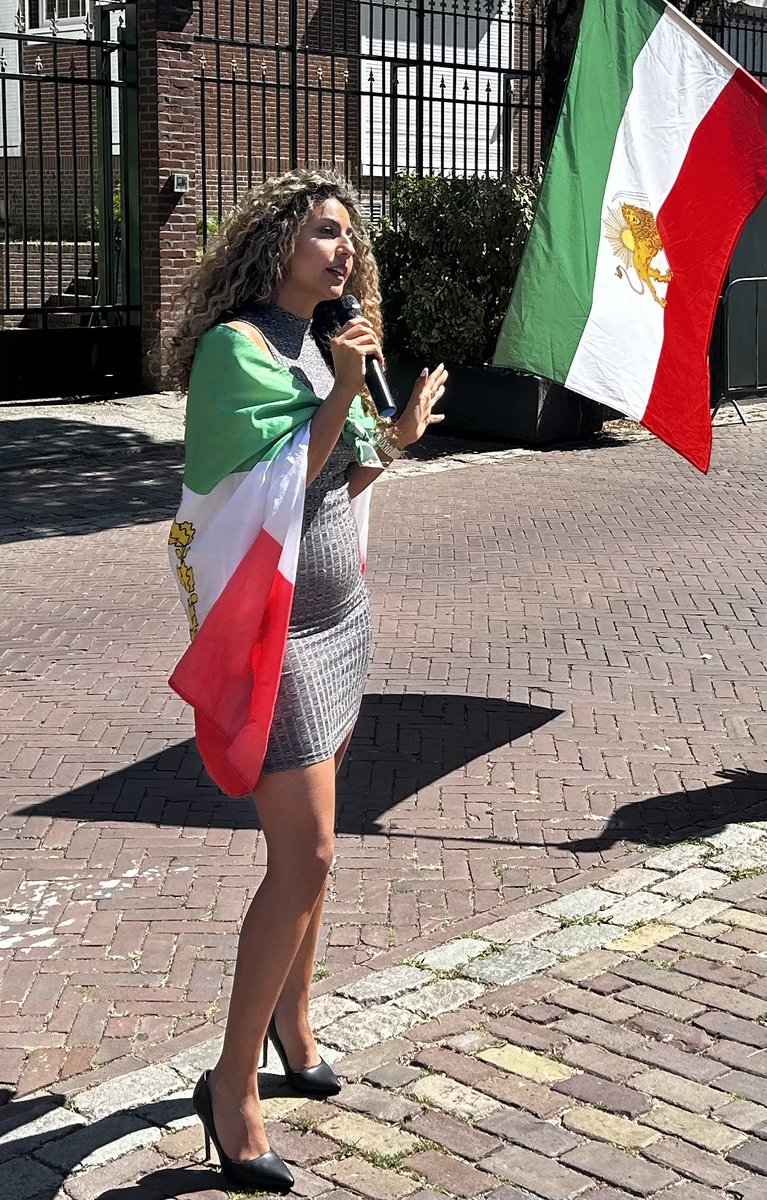 ComiteIranVrij's tweet photo. Vandaag demonstreerde het @ComiteIranVrij opnieuw bij de ambassade van de Islamitische Republiek. Onder meer #NeginNafissi, @LiberSep (SepidrehPouwels)  #rabbijnMarianneVanPraag en voorz. @rosenthal_uri voerden het woord. Volgende demo: 8 september 13 uur. https://t.co/MwKJrvgTWB