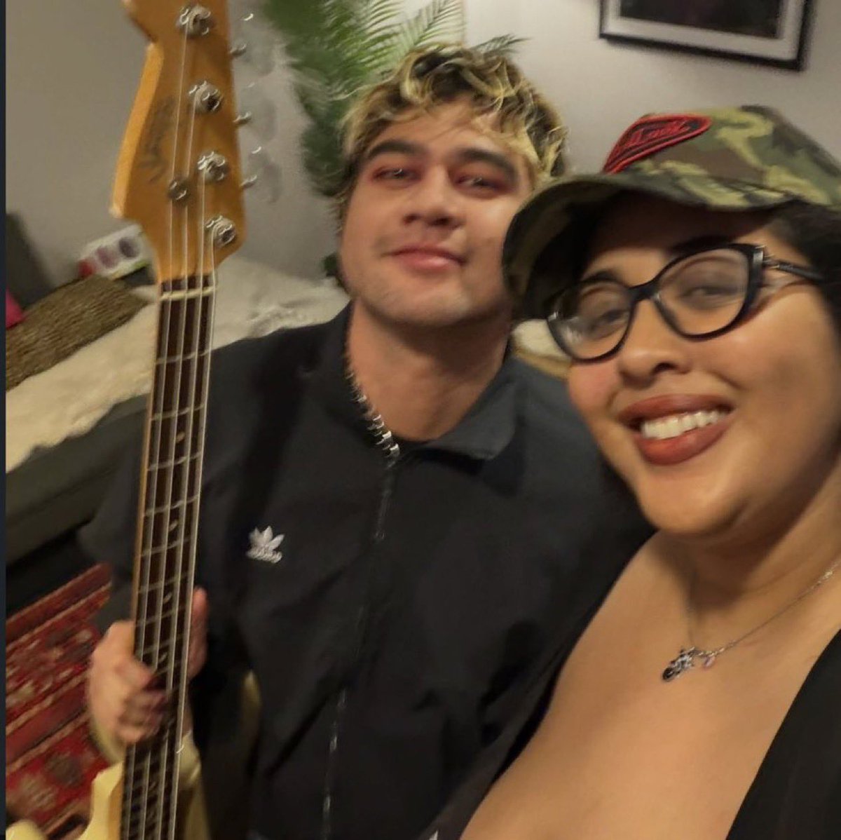 sourcecth's tweet photo. Calum in Shica’s latest IG dump 🎸 https://t.co/xYM4gSi2Ps