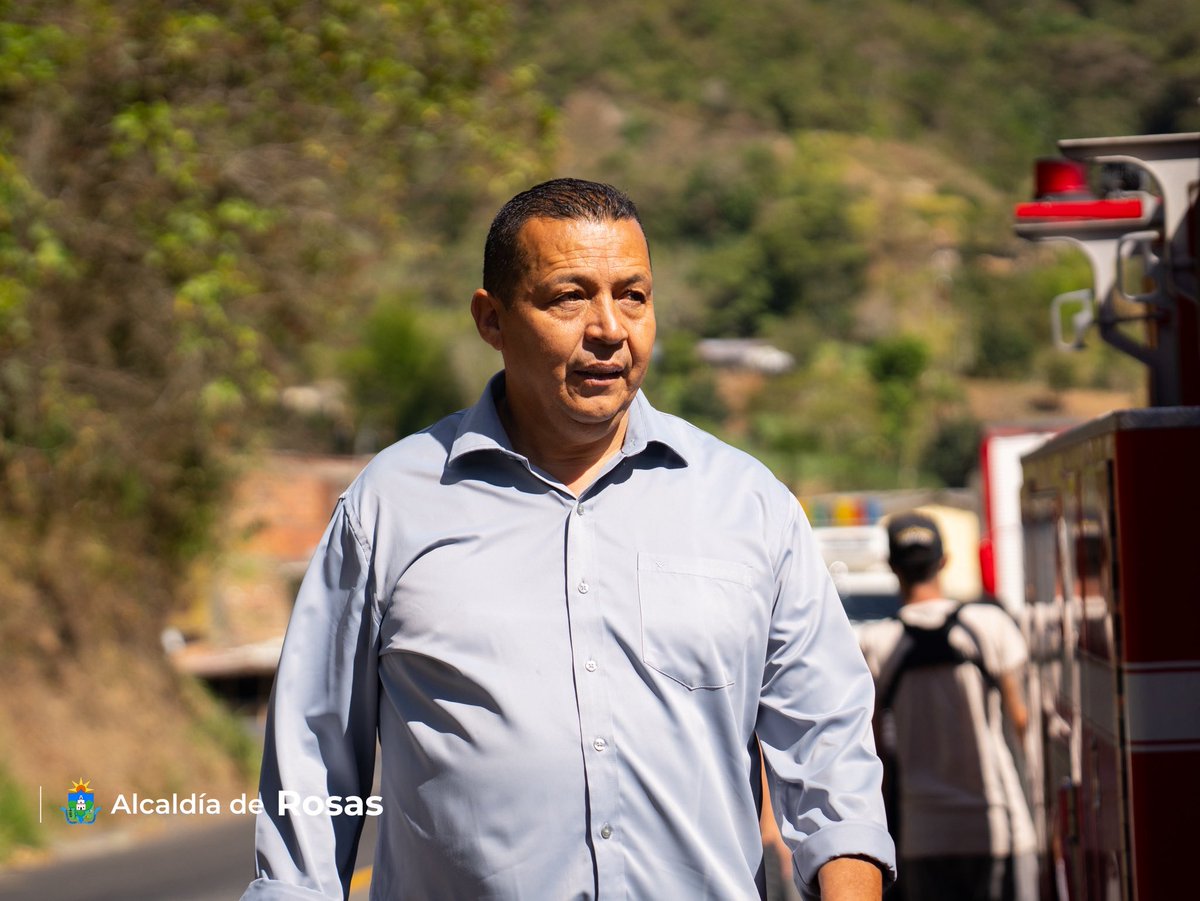 alcaldiaderosas's tweet photo. 🚒 ¡Estamos comprometidos con la Gestión del Riesgo de nuestro municipio! 🛡️

Como #GobiernoDelPueblo, hicimos la entrega oficial de 6 llantas nuevas y de excelente calidad para contribuir al mejoramiento del vehículo del Cuerpo de Bomberos de nuestro municipio. 🚒🛞 https://t.co/F9ijTpHxoM
