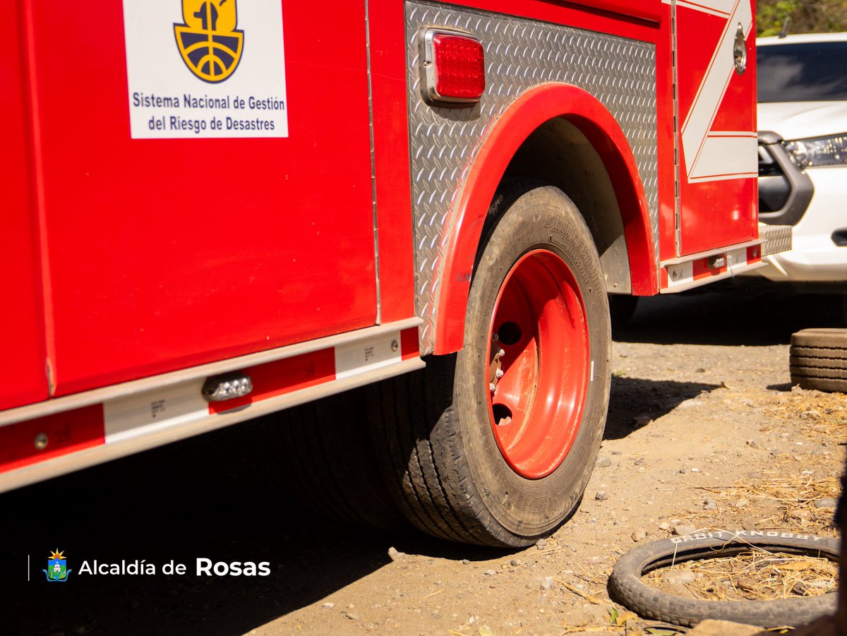 alcaldiaderosas's tweet photo. 🚒 ¡Estamos comprometidos con la Gestión del Riesgo de nuestro municipio! 🛡️

Como #GobiernoDelPueblo, hicimos la entrega oficial de 6 llantas nuevas y de excelente calidad para contribuir al mejoramiento del vehículo del Cuerpo de Bomberos de nuestro municipio. 🚒🛞 https://t.co/F9ijTpHxoM