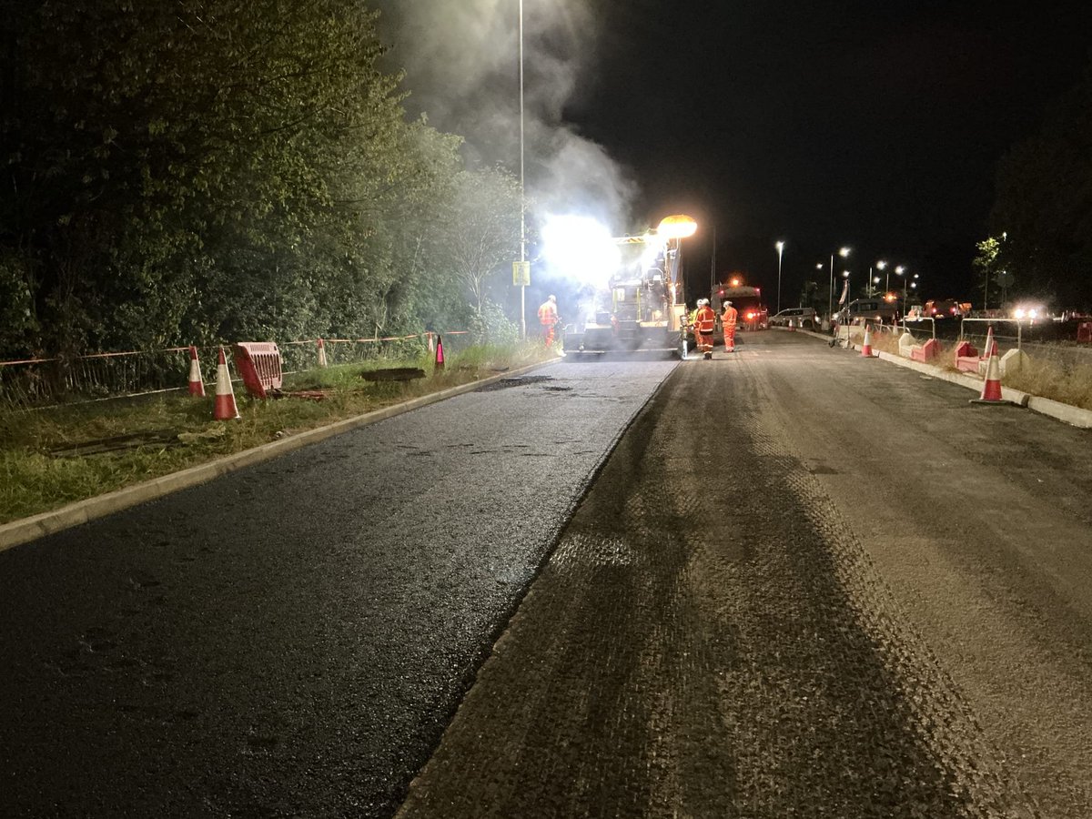 ConnectingLeeds's tweet photo. 🚧 #PlanAhead Overnight works continue Lawnswood roundabout

Road closures will move around the junction in phases, between 7pm and 6am, as we prepare for final resurfacing.

Check the latest updates and keep up to date with closures https://t.co/V4UWLiujJf https://t.co/XurIJHIS9E