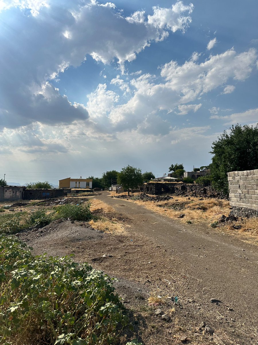 tameralhas's tweet photo. Belediye Başkan Vekilimiz Cumali Bayram ve Meclis Üyemiz Ahmet Yaman ile birlikte Kapıkaya, Ertem ve Yeditaş köylerimizde devam eden yol ve halı saha çalışmalarını yerinde inceledik.

Vatandaşlarımızla buluşup taleplerini dinledik. Siverek’in her köşesine eşit hizmet, her vatandaşımıza gönülden hizmet anlayışıyla çalışmaya devam ediyoruz.

Söz değil, hizmet üretiyoruz.