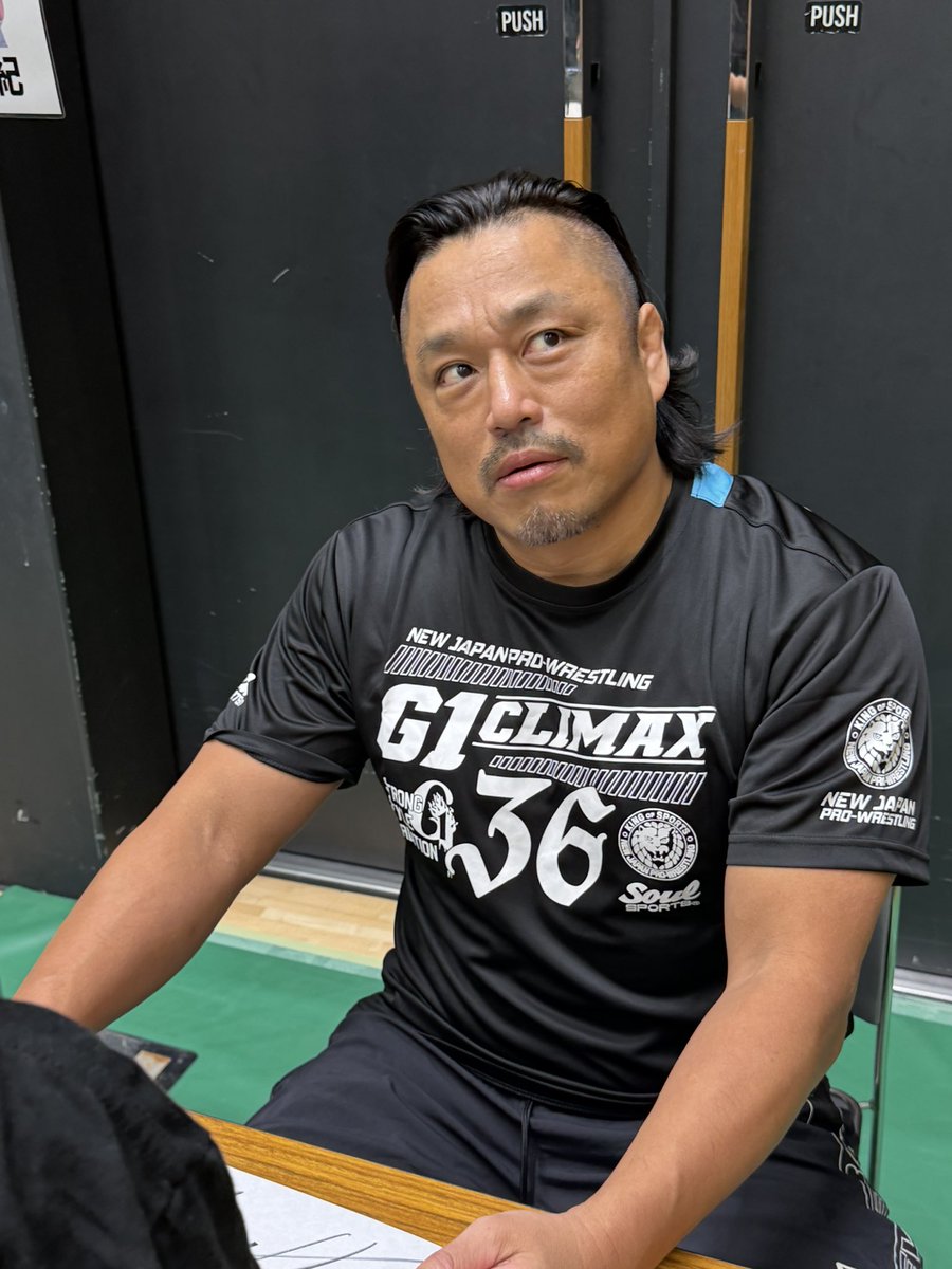 maaarkun's tweet photo. 息子の今年の自由研究はプロレス観戦日記です。
勇気を振り絞って後藤選手に質問していました。

Q.昨日何時間寝ましたか？
A.ん〜とね、21時過ぎに寝て朝5時に起きたよ。その後サウナに行ったね！

かわいすぎる会話😆
後藤選手ありがとうございました！

#後藤洋央紀
#G1CLIMAX36 https://t.co/HUSj5wvwfa