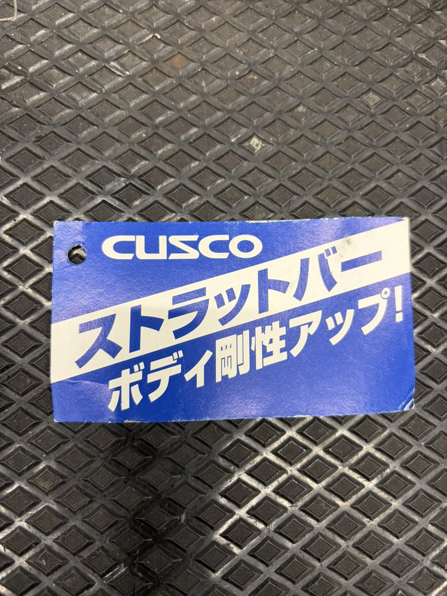 Dk151rider's tweet photo. タグがとてもよろしい😏
内装雑に切りすぎて無理やりぶち込んだった
効果はあんま分からん！
ボディ捻れた時異音増えたのは感じれたけど https://t.co/LA9MdtR6Fc