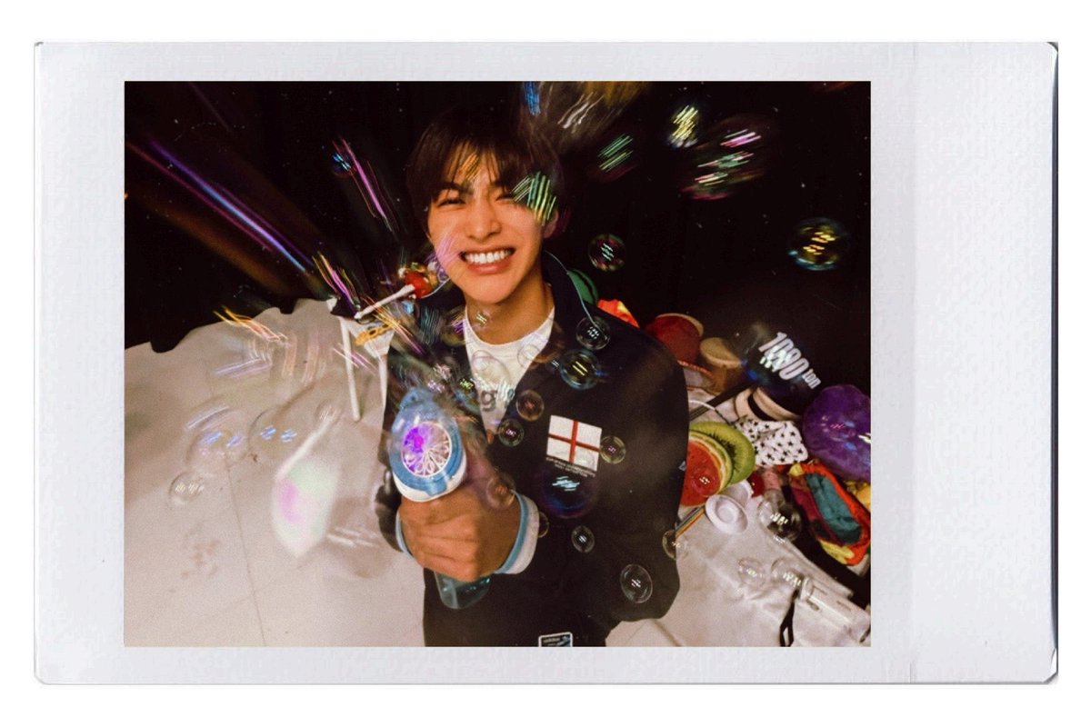 ankeorno's tweet photo. everything feels a little blurry, but somehow, this is exactly how happiness looks to me🫧 https://t.co/6zWBcumxsK