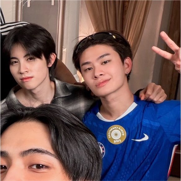 urgentdontcall's tweet photo. ชั้นว่านะ song camp ครั้งนี้ อชิได้ใจพี่ญ่าไปเต็มหลอด 😛✌️ https://t.co/o9mU1T9zVE