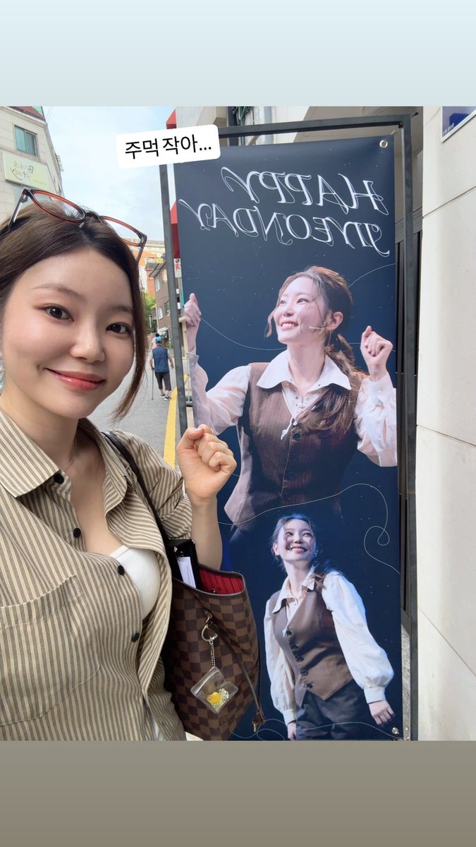 jiyeon950815's tweet photo. 배우님께서 직접 방문해주셨습니다🧡
남은 기간 동안에도 많은 관심과 사랑 부탁드려요🧡 https://t.co/mg5smVDn9X