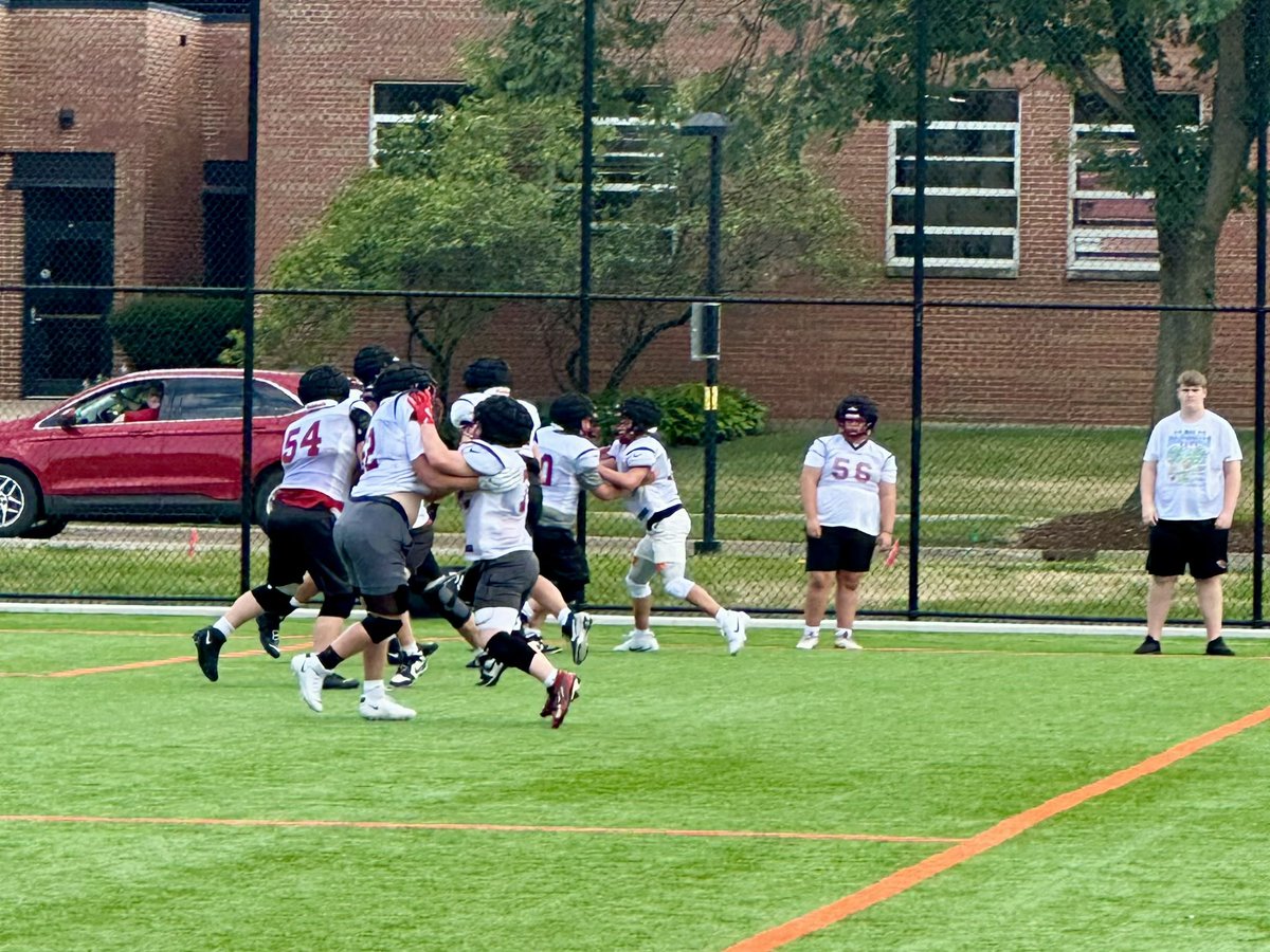 middletonhsfb's tweet photo. 📸 Photo Drop: Part 4️⃣

The grind doesn’t stop. 🏈

More moments from Middleton Football at UW Super Camp — competing, learning, and building together. 🔴⚪️

#SuperCamp #DefendTheNest #MiddletonFootball https://t.co/jyYRTcWDTw