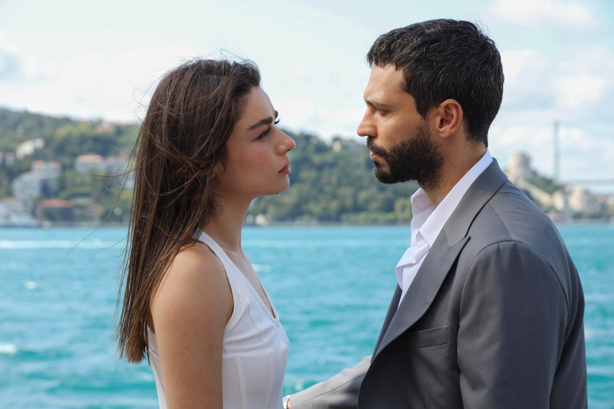 ShowTV's tweet photo. #DefKad'ın evlilik oyunu dengeleri değiştiriyor! 💍
#MuhtemelAşk'ın yeni bölüm fotoğrafları yayında 📸
@muhtemelaskdizi
Galeri için👉🏻https://t.co/wbTtB0klEp https://t.co/j8v4TFhYNI