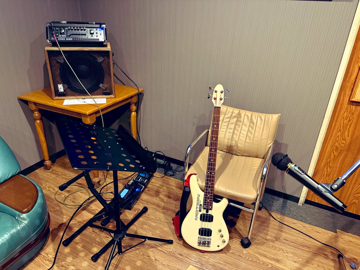 hama_ch_bx's tweet photo. 本日の音楽活動は40年もののベースで。
おかげさまでよい時間でした☺️
#yamaha #motionbass https://t.co/PfVrz04DHb