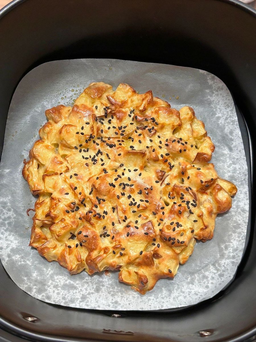 Muhamma66601056's tweet photo. Had a lovely afternoon with my neighbors baking apple pie together! Nothing beats this small-town vibe. https://t.co/7CenmCLlFA