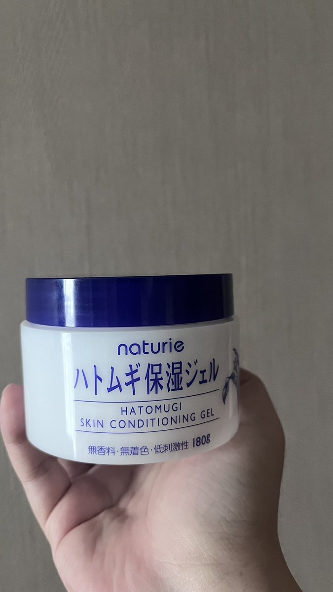 Revieweverythg's tweet photo. ส่วนตัวเราคิดว่า moisturizer ที่ใช้อยู่ควรแมสมากๆ เพราะมันทำให้หน้าเราไม่แห้งอีกเลย แล้วราคาถูกด้วย พิกัด👇🏻
https://t.co/ZcgKFg3eG6

อีกอย่างนึงก็คือยาสีฟันแห้งของ dentiste นี่แหละ ใช้แล้วรู้สึกสดชื่นและปากสะอาดมาก ตื่นเช้ามาไม่มีกลิ่นอะ พิกัด👇🏻
https://t.co/hA7w9GaU1K https://t.co/IM27oX7gbf