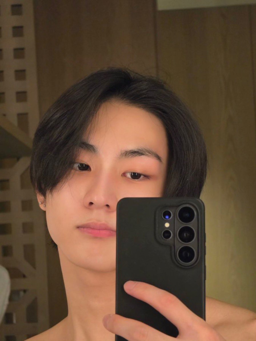 woniieee4's tweet photo. 어제의 디엠과 오늘의 사진으로 
확실하게 느꼈다

드디어, 본격적으로 장기연애에 진입했다 https://t.co/CGQvbafBAT