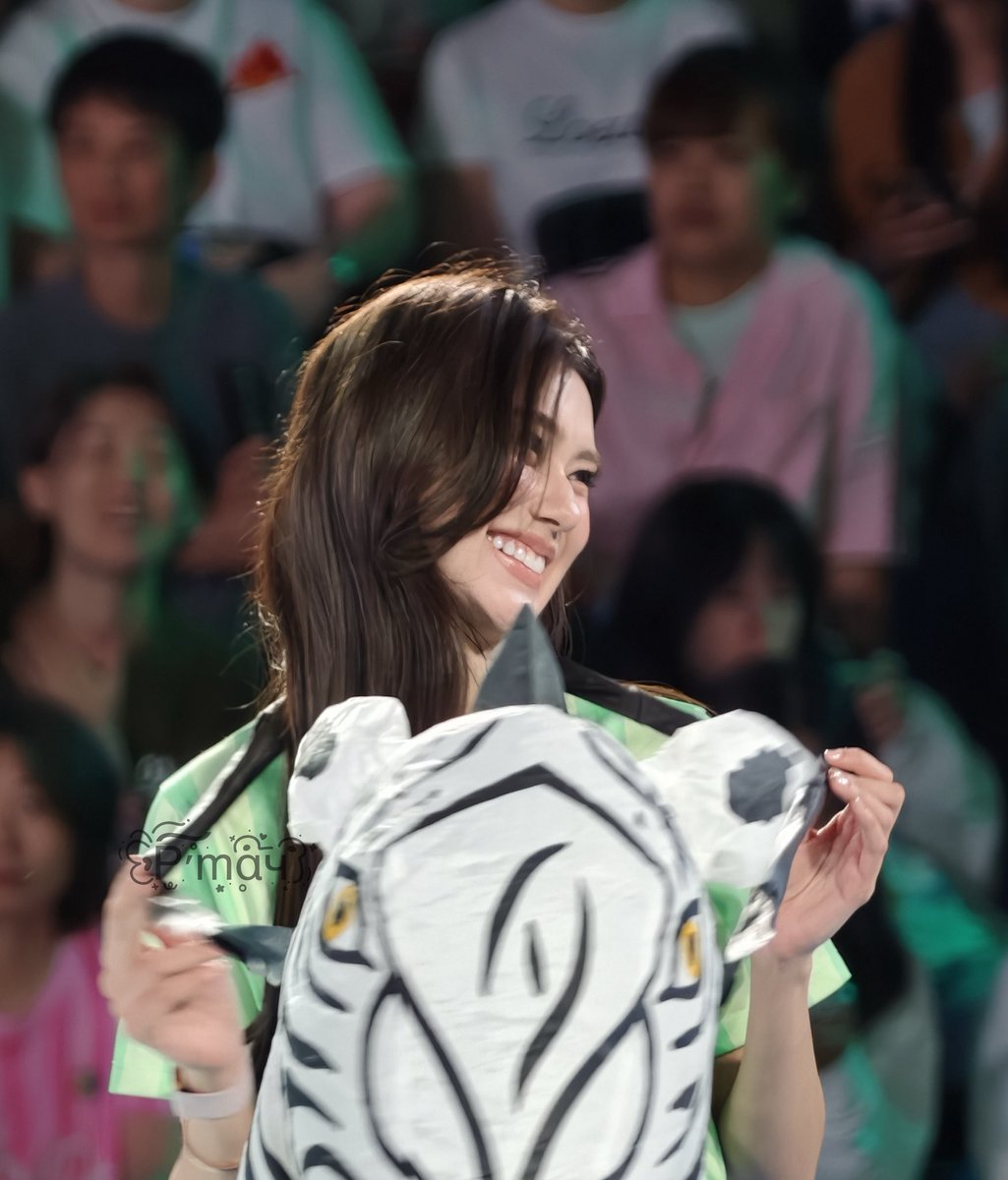 MazeAndMazy's tweet photo. 10 วันผ่านไป ฉันยังอยู่งาน girl cup
ชอบรอยยิ้มของลูกจังเลย

#Lalinalena  #ลีน่าลลินา https://t.co/suKdhmCyli