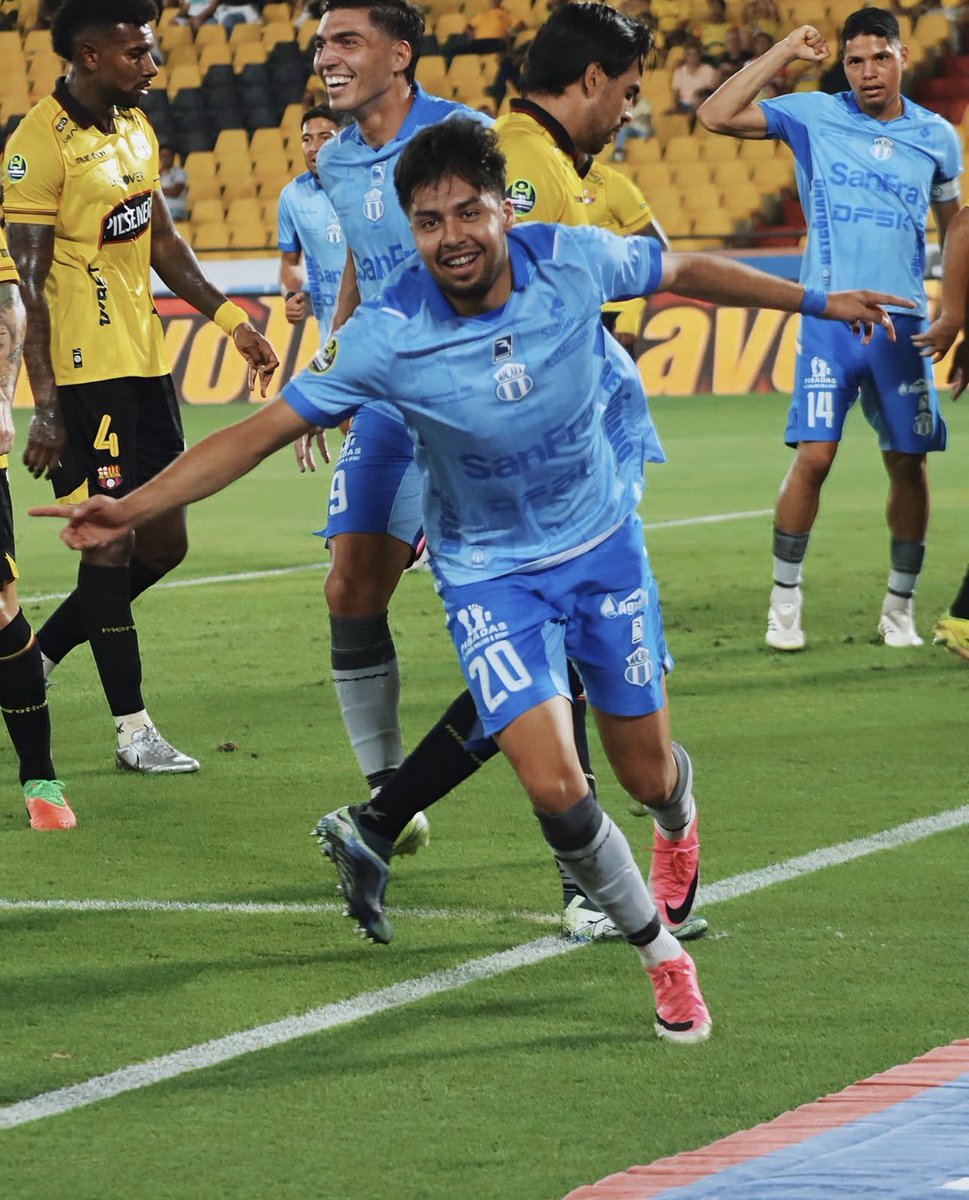 hesmasports's tweet photo. Doblete soñado de Mateo Viera. El extremo de Macará fue pieza clave en la histórica victoria a Barcelona en Guayaquil. https://t.co/fGGKmQa1pS