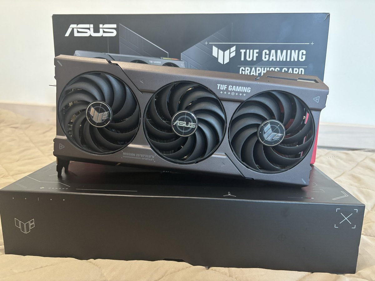 Nazmo_18's tweet photo. 🔴 À VENDRE : Carte graphique ASUS TUF Gaming RX 7800 XT OC (16 Go)

📍 État parfait | Facture + Boîte | Garantie 2026

Dm si intéressé🙏🏻

#Hardware #Tech #PCGamer #SetupGamer #CarteGraphique #GPU #Gaming #BonPlanTech #VentePC #AMD #Radeon #RX7800XT #AsusTUF #Asus #Setup https://t.co/xW2CC6sjEU