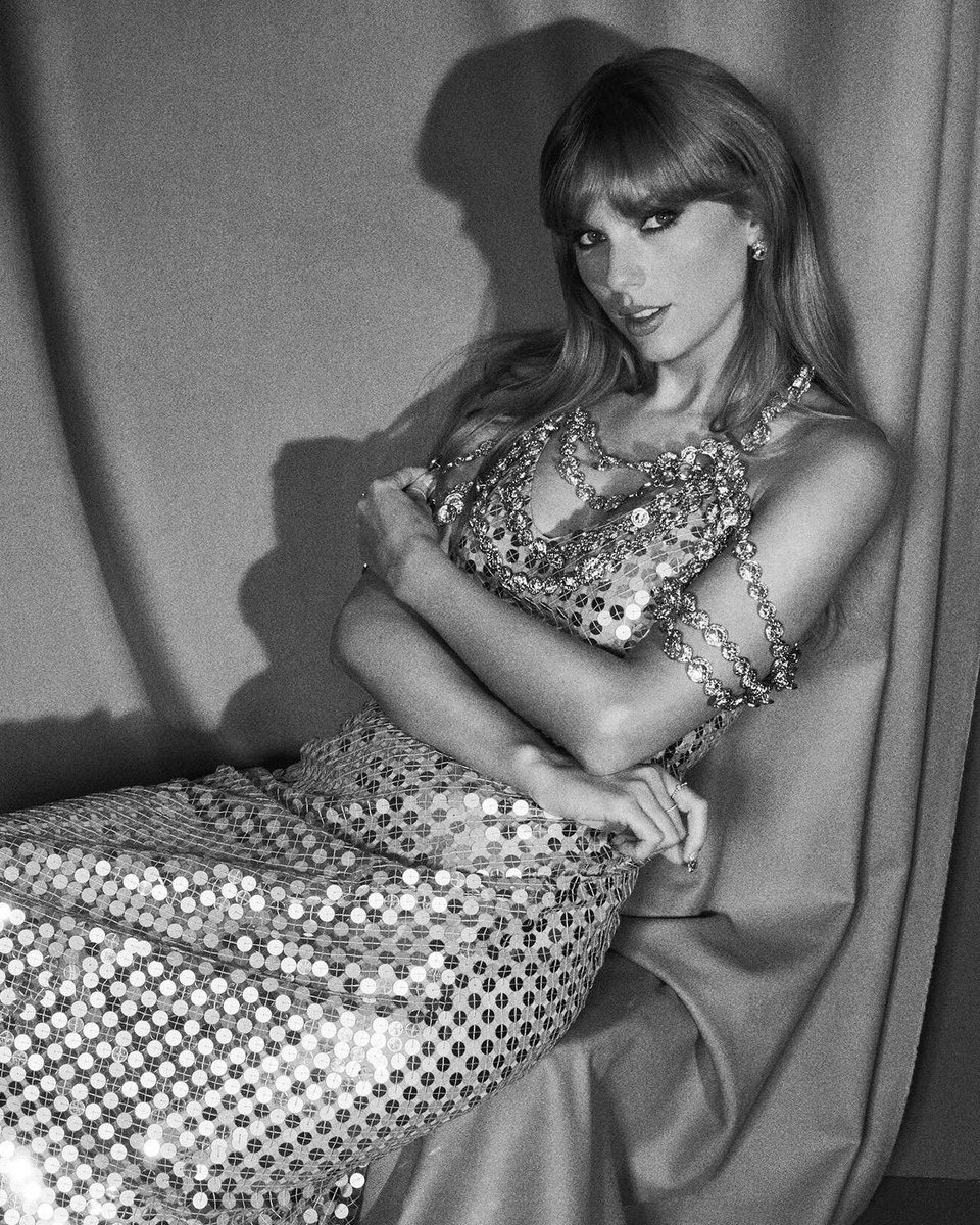 updateswiftbr's tweet photo. 🚨 Taylor Swift foi nomeada ao Nashville Songwriters Hall of Fame, tornando-se a pessoa mais jovem a receber a honraria. https://t.co/hKsn98DrrL