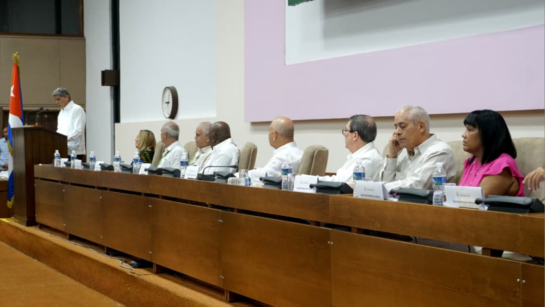 BrunoRguezP's tweet photo. Participamos en el "Foro Fidel y la Política Exterior", como parte del I Coloquio Internacional "Fidel: Legado y Futuro".

Su magisterio estableció las bases y principios que guían la política exterior de la Revolución cubana en defensa de nuestra plena soberanía, el compromiso leal con la solidaridad y el internacionalismo, y la batalla a favor de un orden económico internacional más justo, democrático y equitativo.

#100AñosConFidel