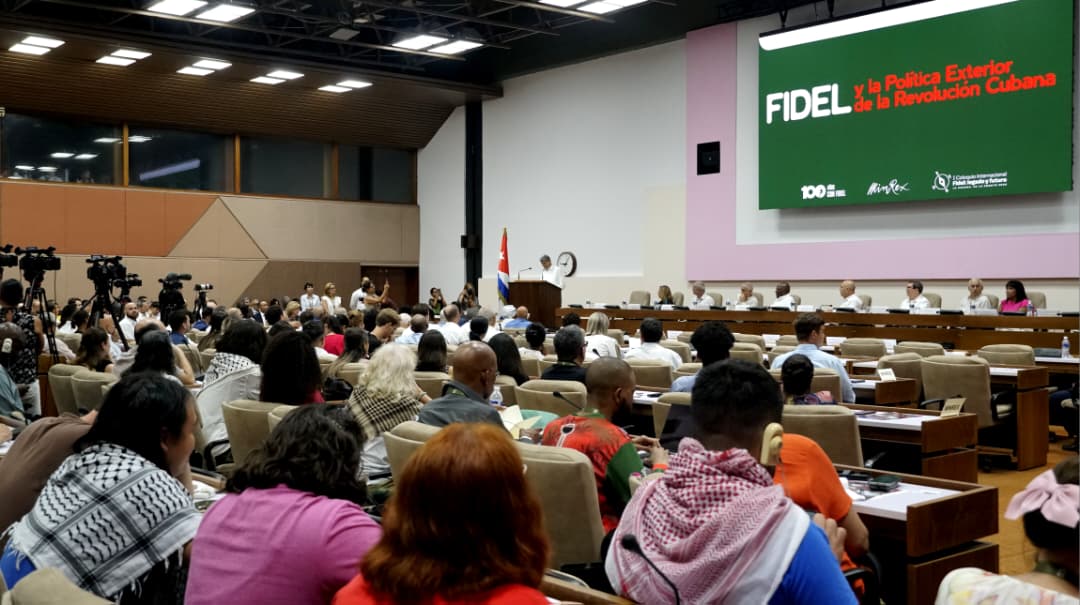 BrunoRguezP's tweet photo. Participamos en el "Foro Fidel y la Política Exterior", como parte del I Coloquio Internacional "Fidel: Legado y Futuro".

Su magisterio estableció las bases y principios que guían la política exterior de la Revolución cubana en defensa de nuestra plena soberanía, el compromiso leal con la solidaridad y el internacionalismo, y la batalla a favor de un orden económico internacional más justo, democrático y equitativo.

#100AñosConFidel